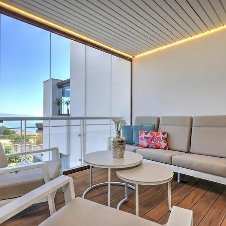 Amazing Frontline With Sea And Mountain Views