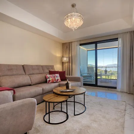 Amazing Frontline With Sea And Mountain Views *